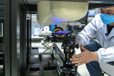 榮耀工廠一線揭秘 與華為共用生產(chǎn)車間及供應(yīng)鏈體系，深入解析穿戴設(shè)備技術(shù)開發(fā)